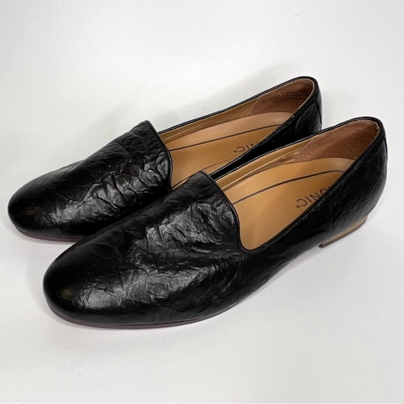 Vionic Willa II - Black Leather Slip-On Design Flats - Picture 7 of 14